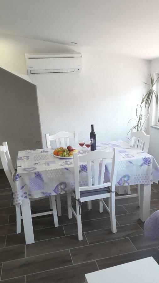 Apartmani Zilic Dugi Rat Exterior photo
