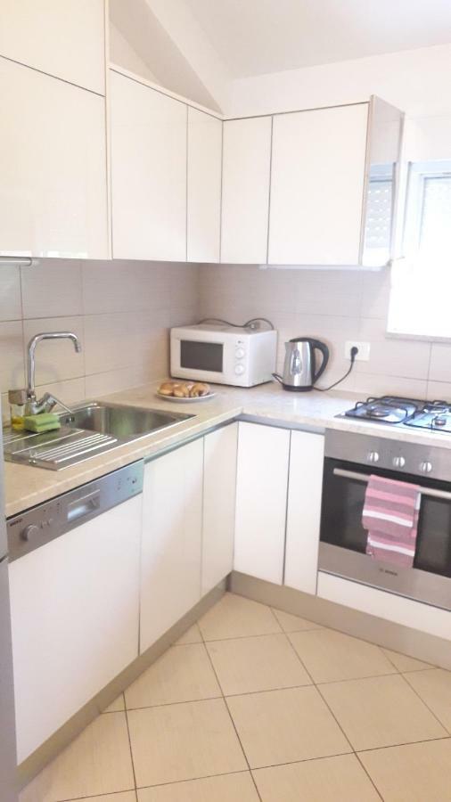Apartmani Zilic Dugi Rat Exterior photo